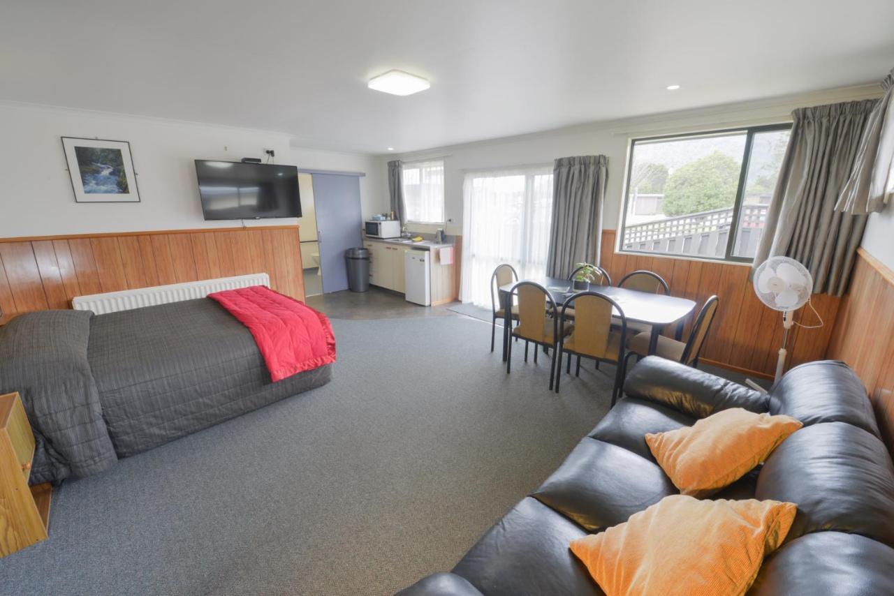 Wilderness Motel Accommodation Haast Buitenkant foto