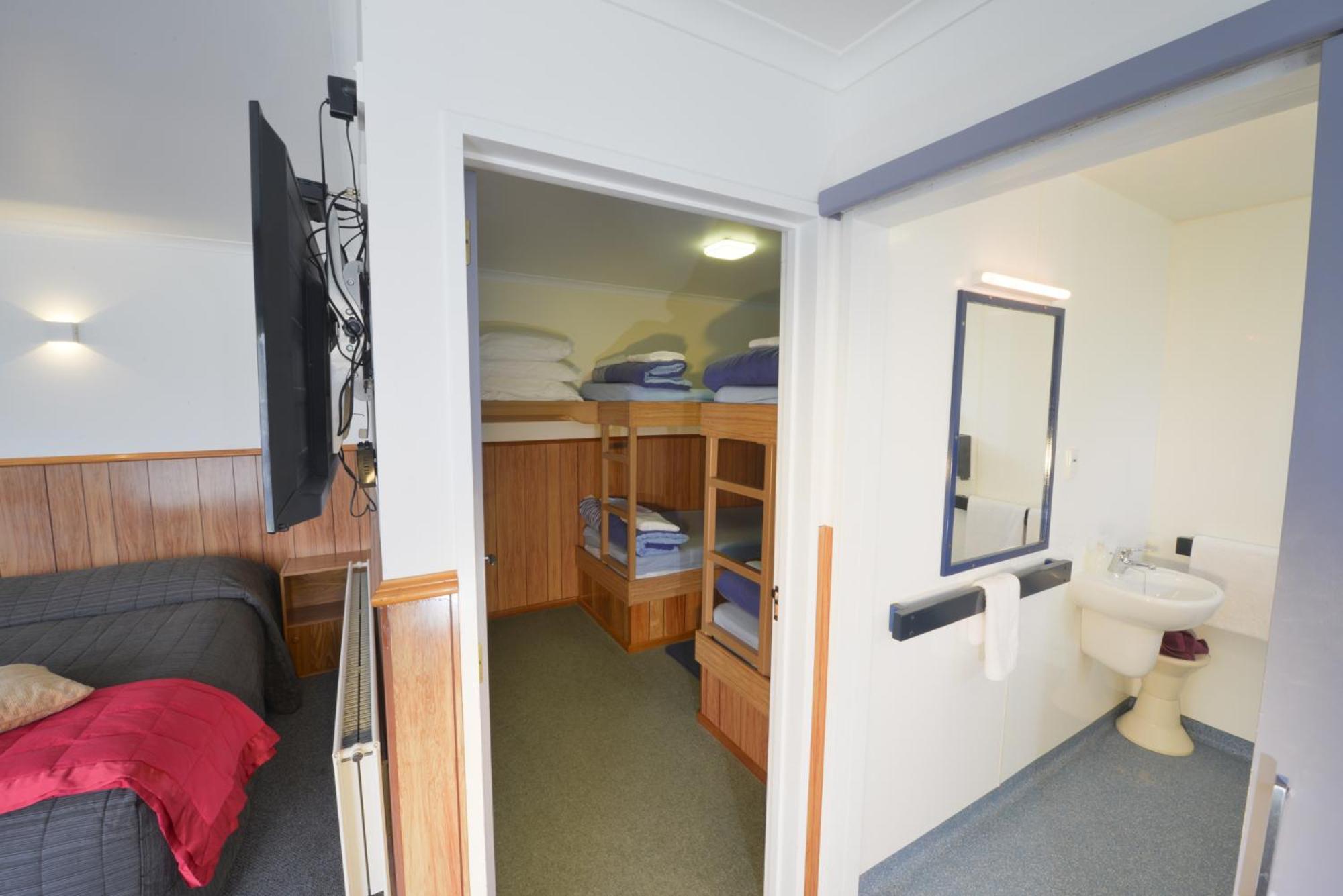 Wilderness Motel Accommodation Haast Buitenkant foto